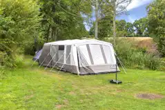 Electric grass tent pitches between Kingfisher and Willow lake (Overview) Electric grass tent pitches between Kingfisher and Willow lake (Overview)
