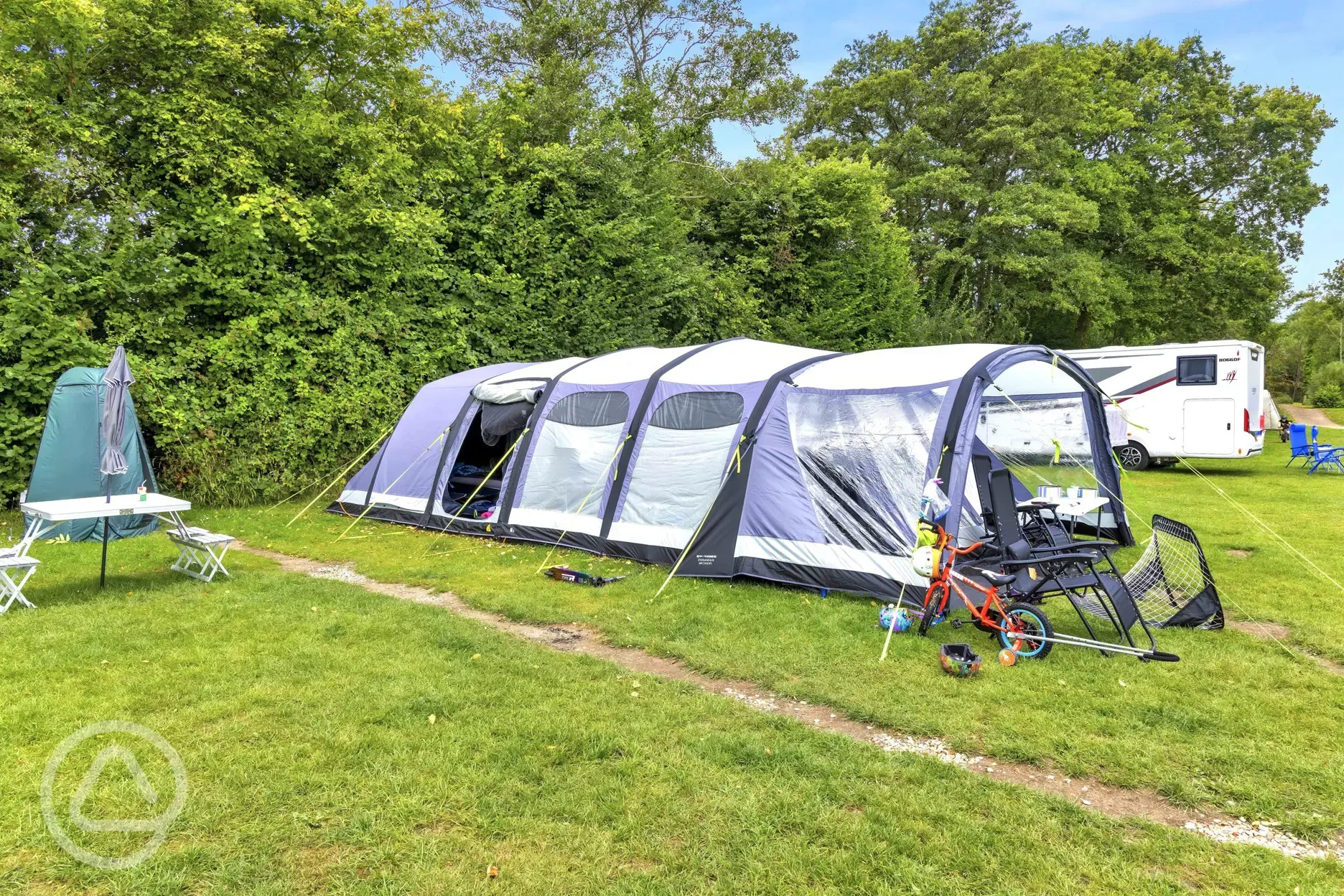 Electric grass tent pitch - Overview