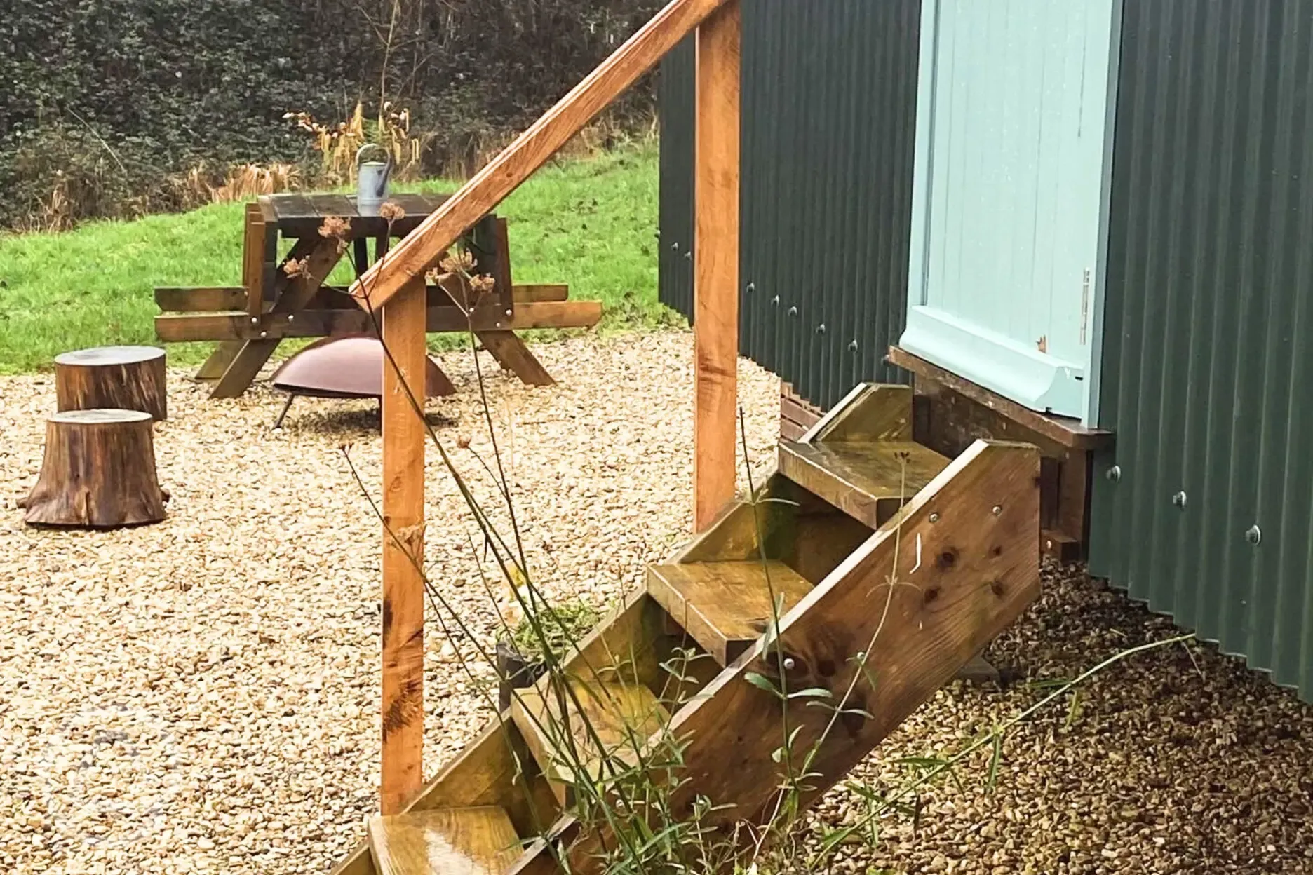 Oak shepherd's hut with small step access