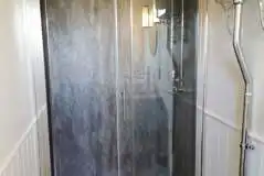 Shepherd's hut ensuite 