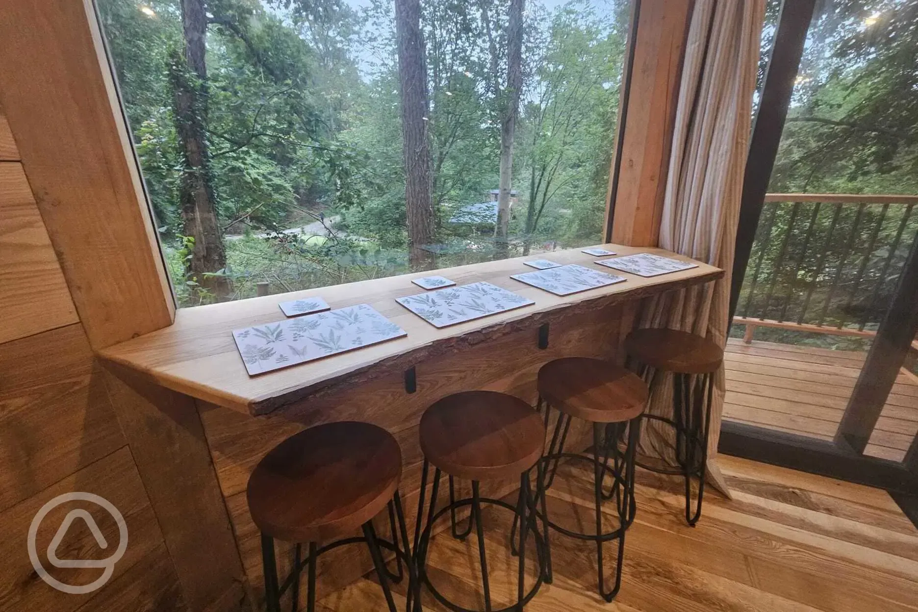 The Toad Hideout Glamping Cabin breakfast bar