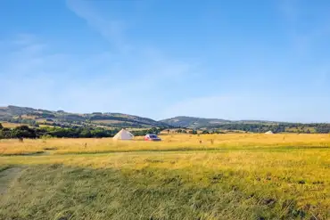 Non electric grass tent pitches