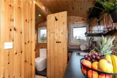 Railway wagon ensuite toilet, shower and basin (towels provided)