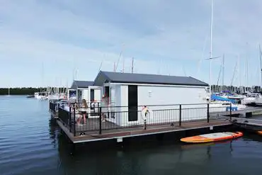 Floating marine lodges