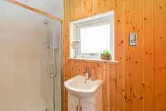 Glamping pod ensuite with toilet, shower, sink and mirror