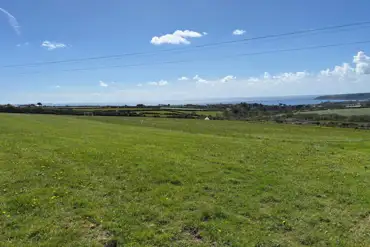 Non electric grass field suitable for tents, campervans, caravans and motorhomes