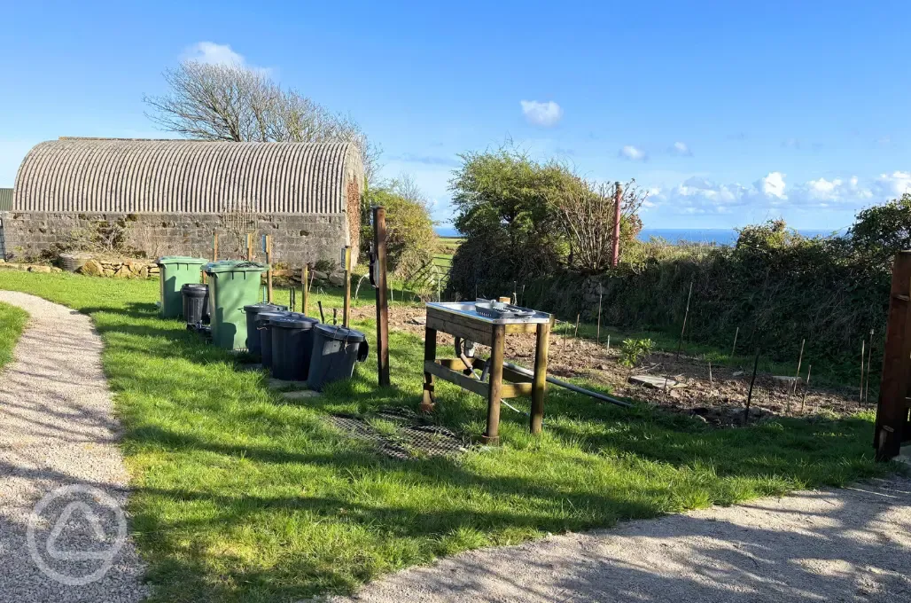 Washing up area and recycling points