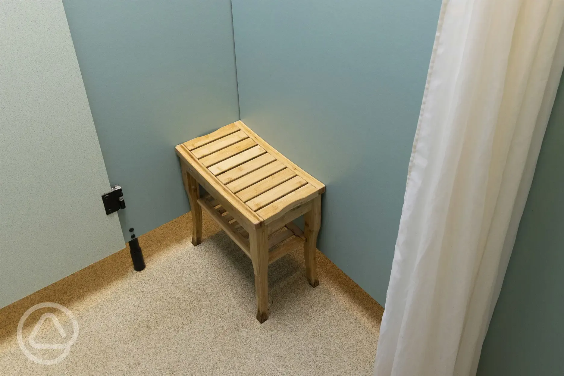 Room to change and put clothes in the shower cubicles