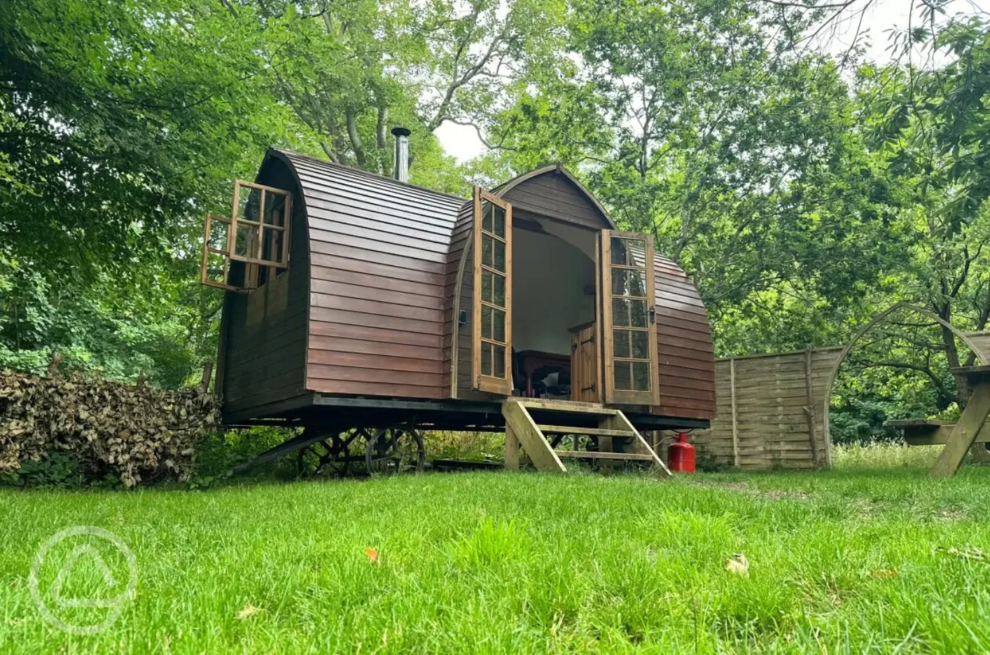 Glamping shepherd's hut