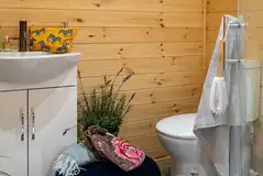 Glamping pod with hot tub ensuite toilet and shower