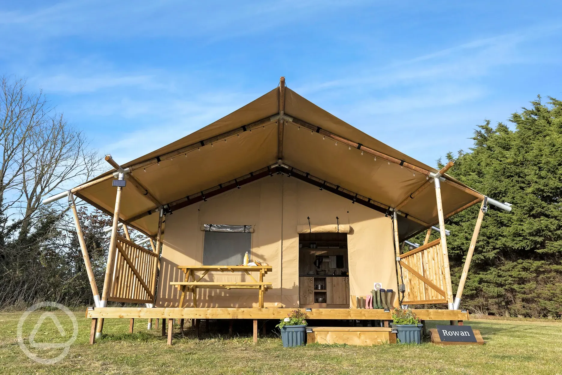 Safari tent