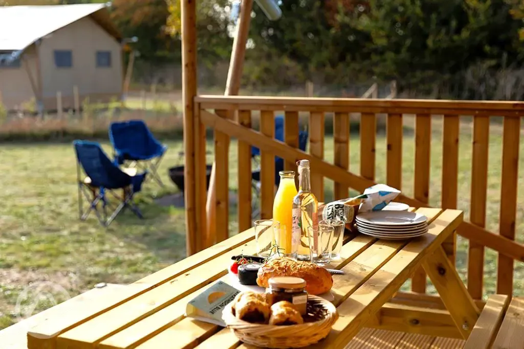 Safari tent picnic bench