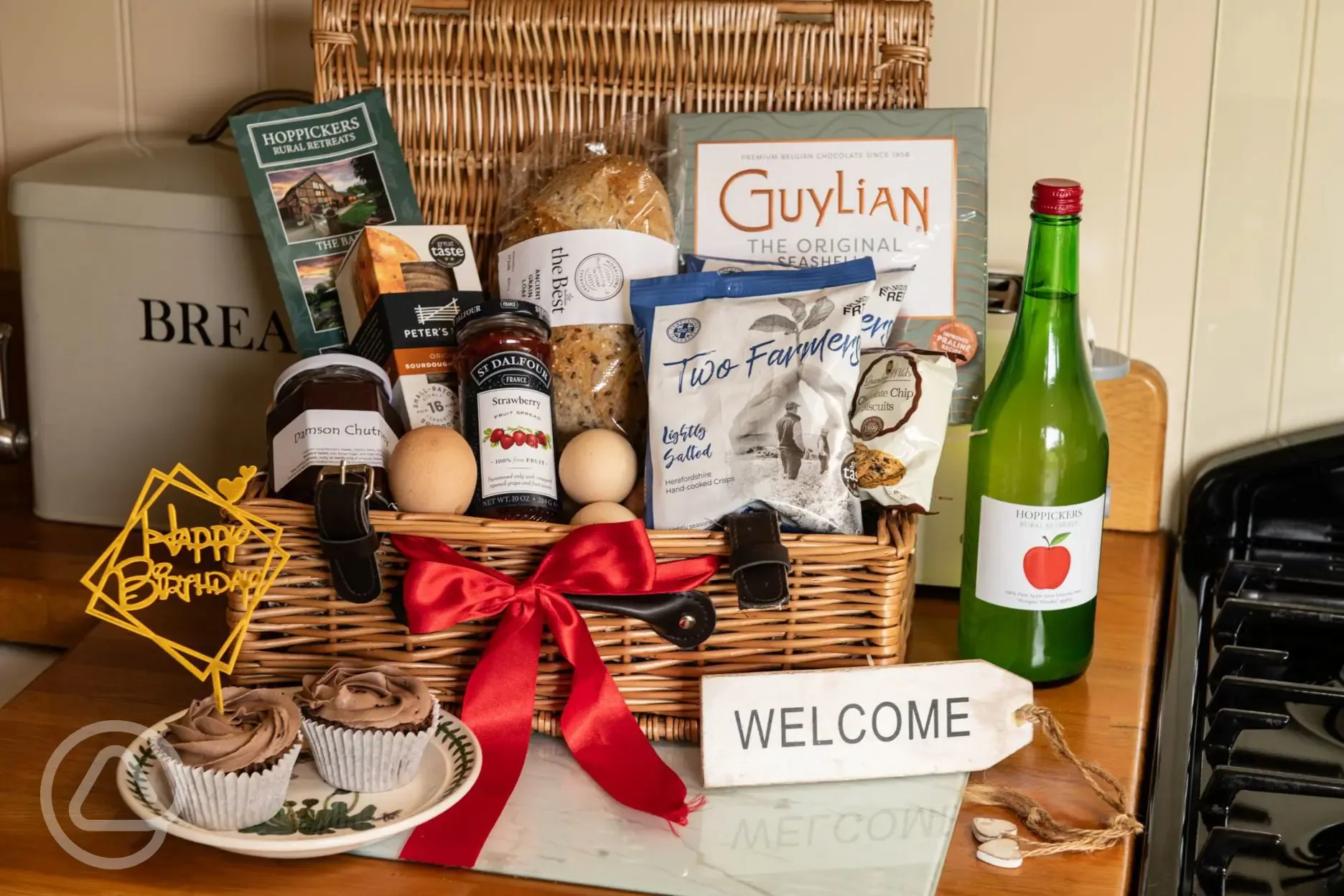 The Hideaway shepherd's hut - hamper