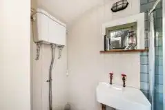 Shepherd's hut ensuite bathroom