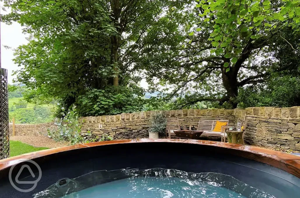 Wood-fired hot tub 