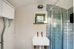 Shepherd's hut ensuite bathroom