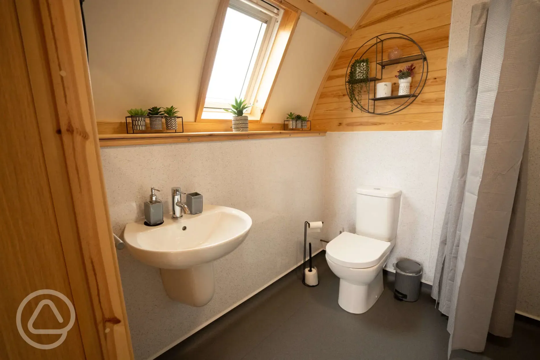 Accessible large glamping pod ensuite wetroom