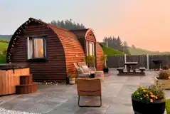 Large ensuite glamping pod with hot tub