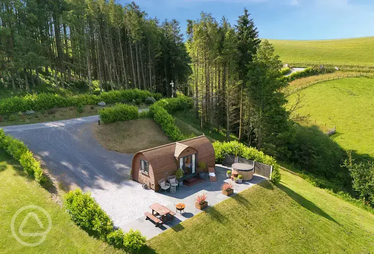 Large ensuite glamping pod with hot tub