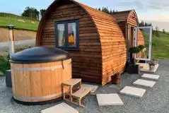 Large ensuite glamping pod with hot tub