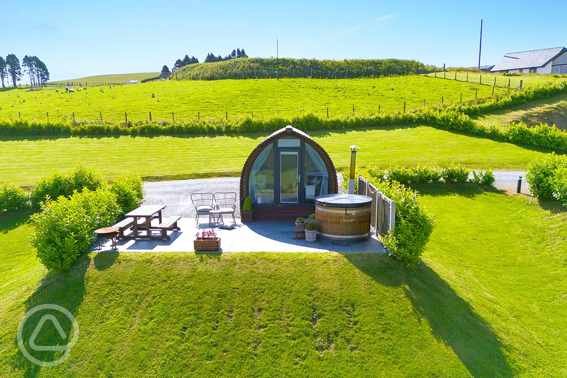 Couples ensuite glamping pod with hot tub