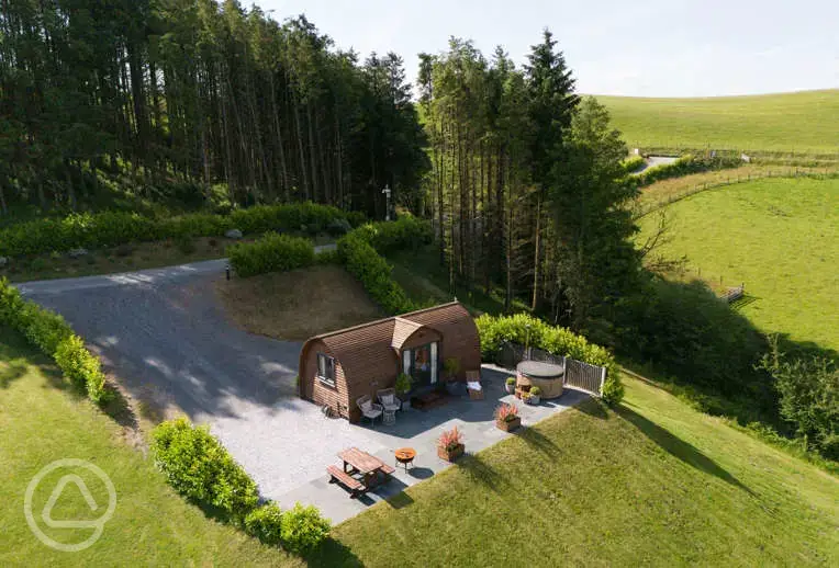 Large ensuite glamping pod with hot tub