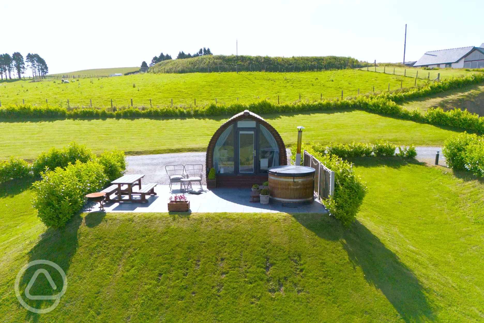 Couples ensuite glamping pod with hot tub