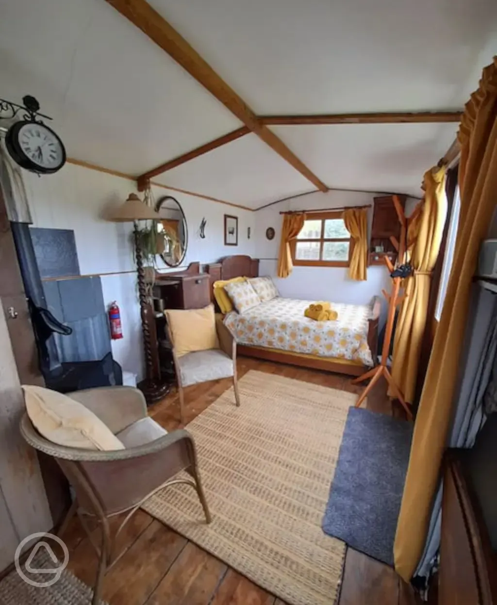 Dreckly Hut interior