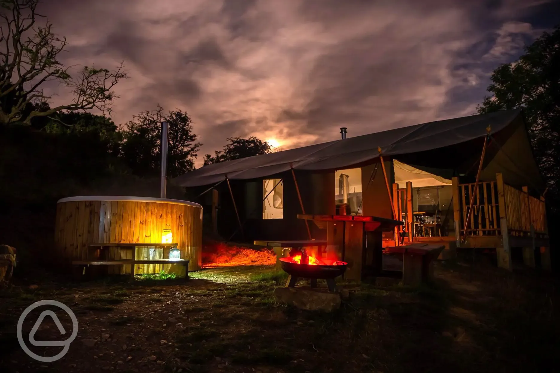 Seren safari tent at night