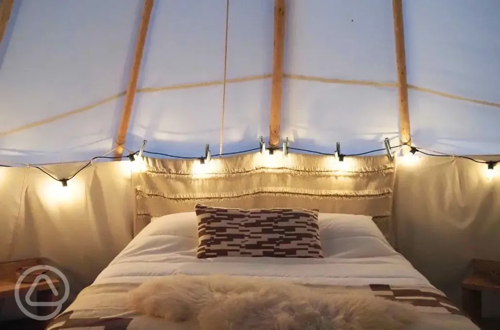 Tipi double bed