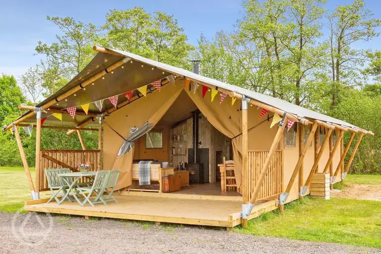 Safari tent