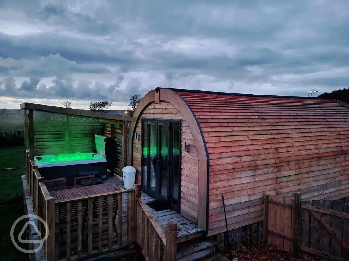 The Heron's Nest exterior with hot tub