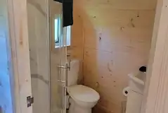 The Bee Hive ensuite bathroom