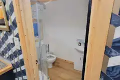 The Fox's Den ensuite toilet and shower