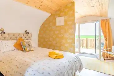 The Bee Hive double bed