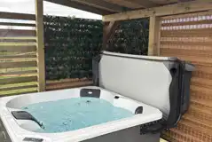 The Heron's Nest - electric hot tub