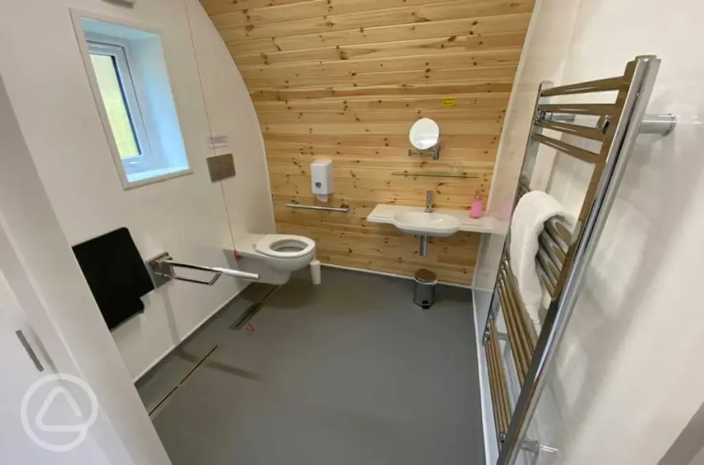 Glamping pod ensuite - universally accessible
