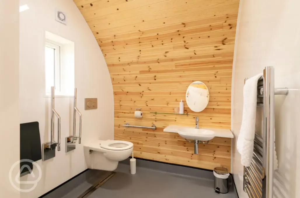 Glamping cabin ensuite - universally accessible 