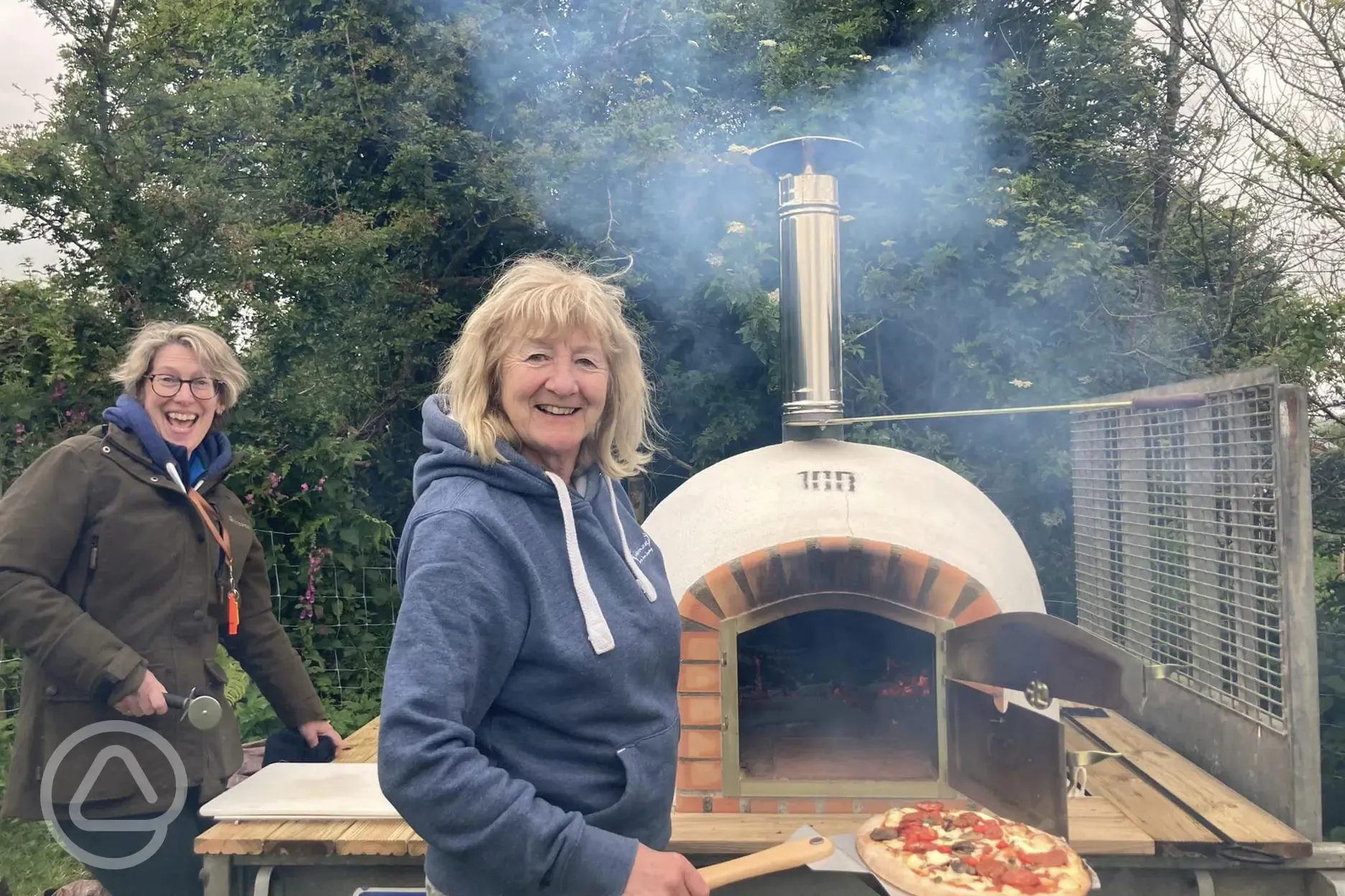 Wood-fired pizza at Giddy Farm