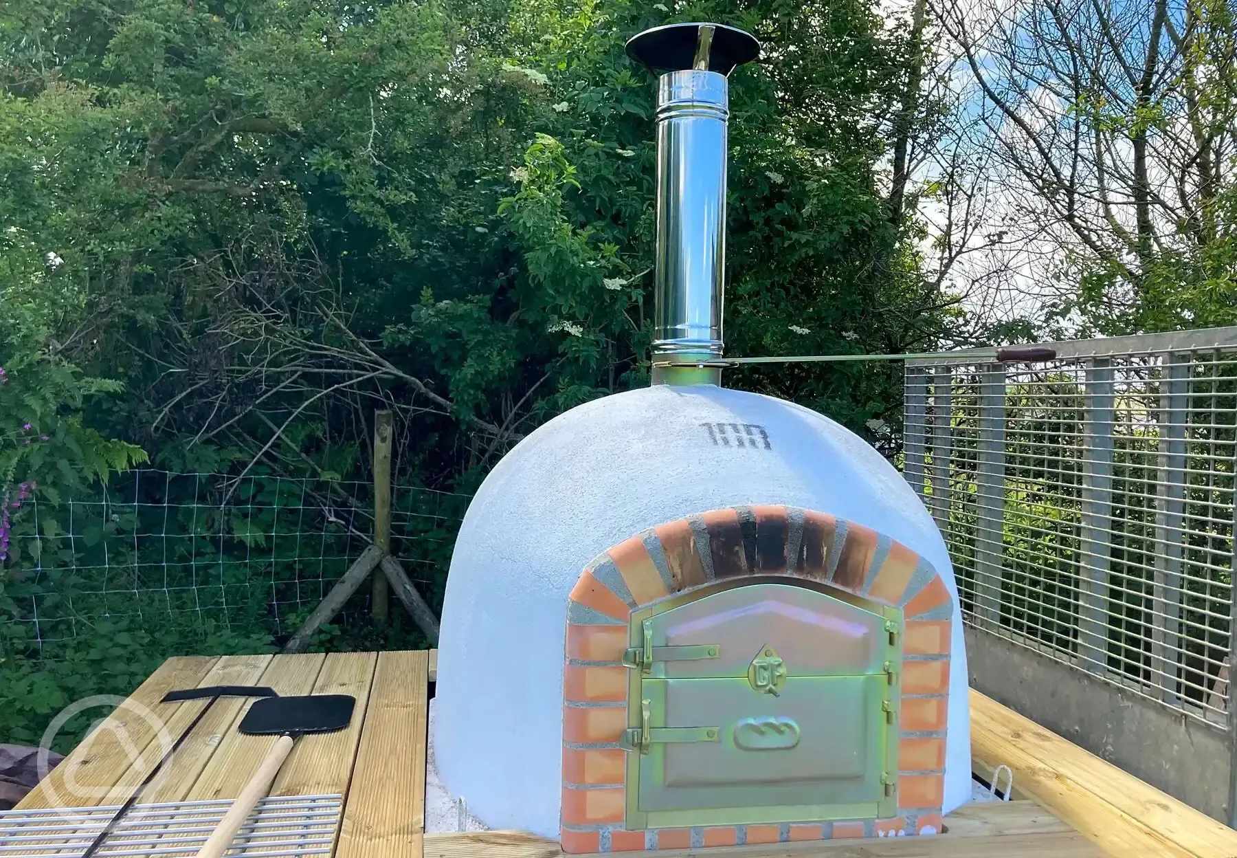 Wood-fired pizza at Giddy Farm