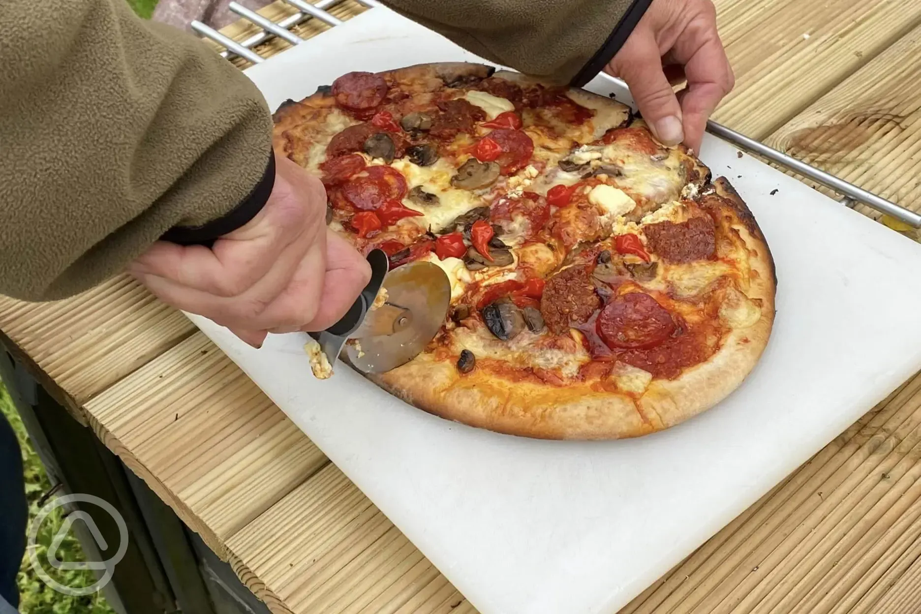 Wood-fired pizza at Giddy Farm