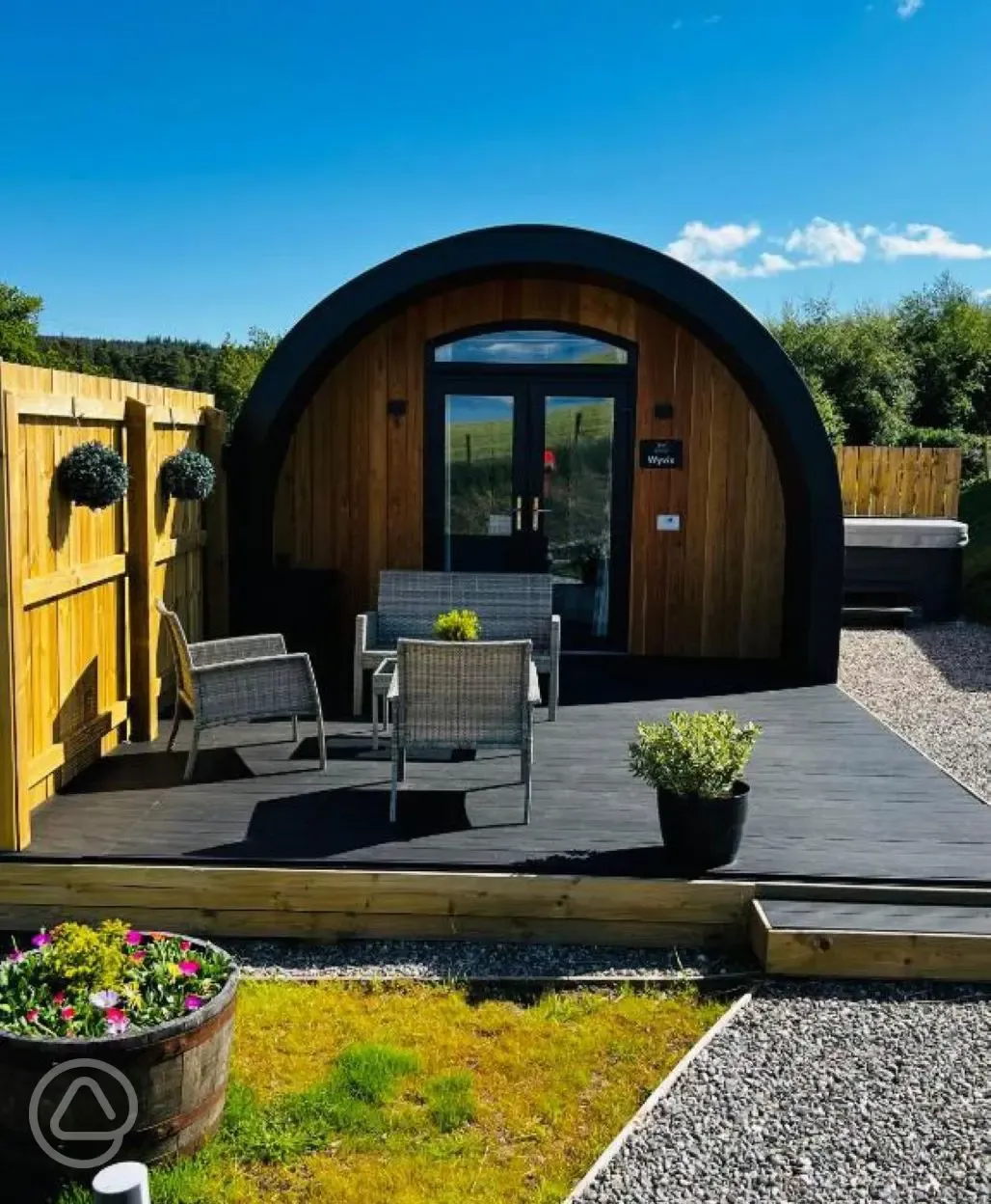 Wyvis- dog friendly large glamping pod