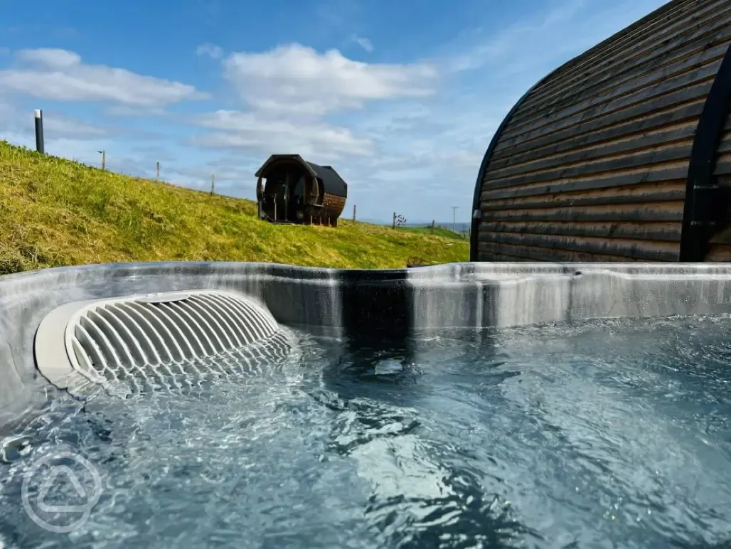 Large glamping pod Hydropool hot tub