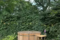 The garden cabin's hot tub