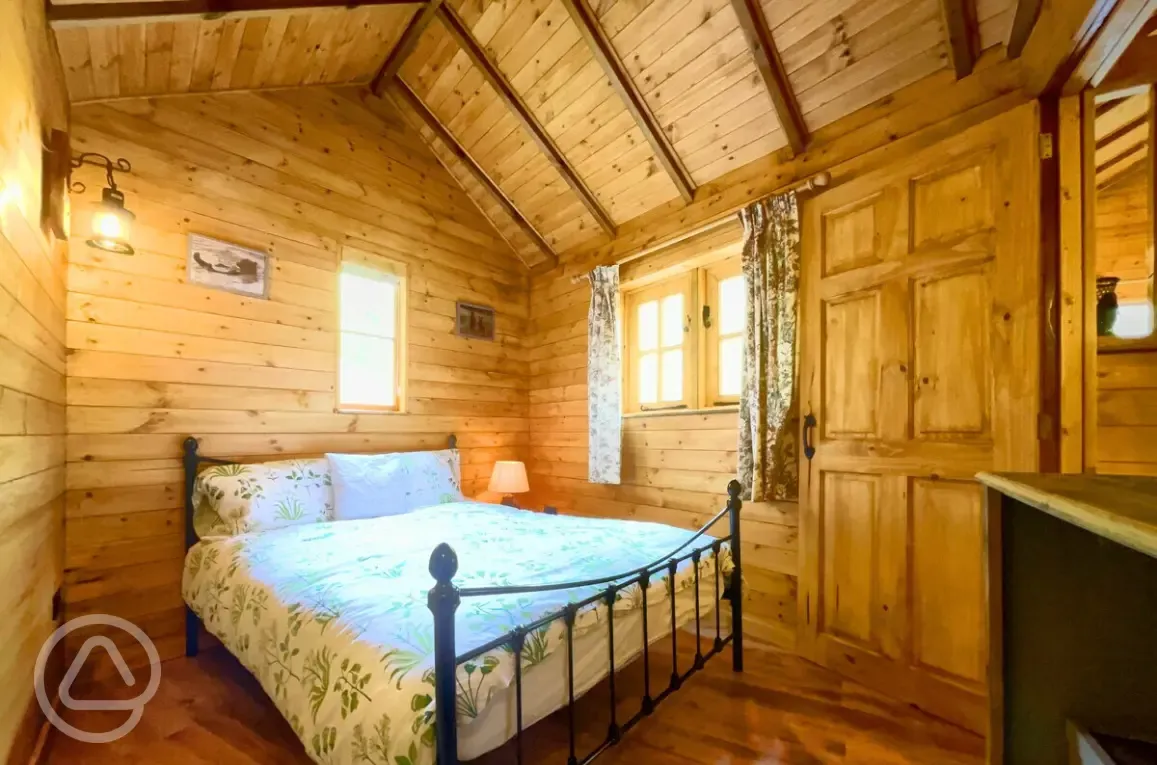 Bear's House Lodge bedroom