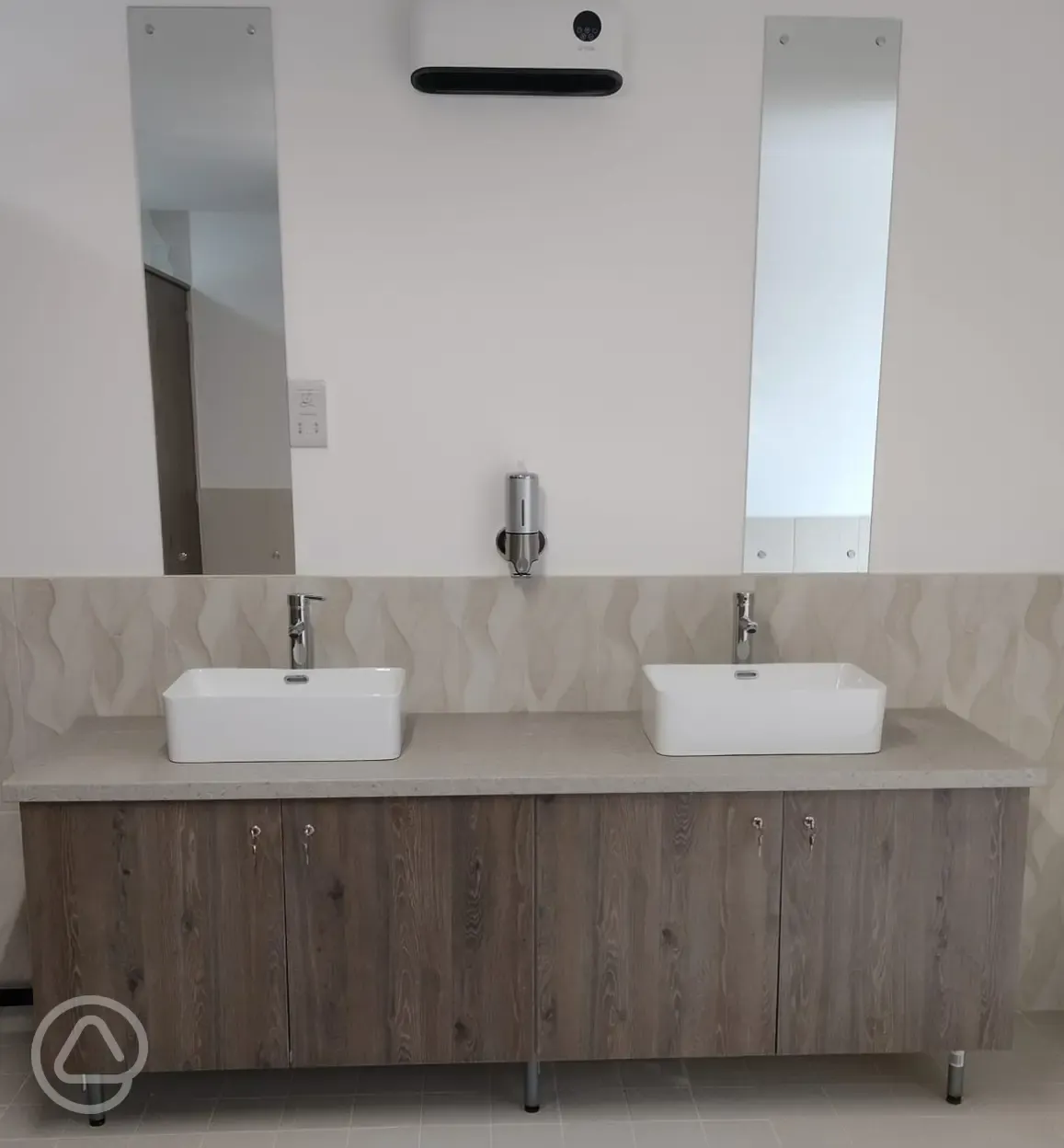 Sinks with mirrors