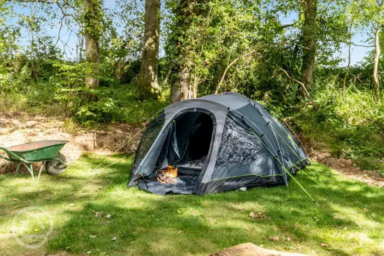 Non electric grass tent pitches