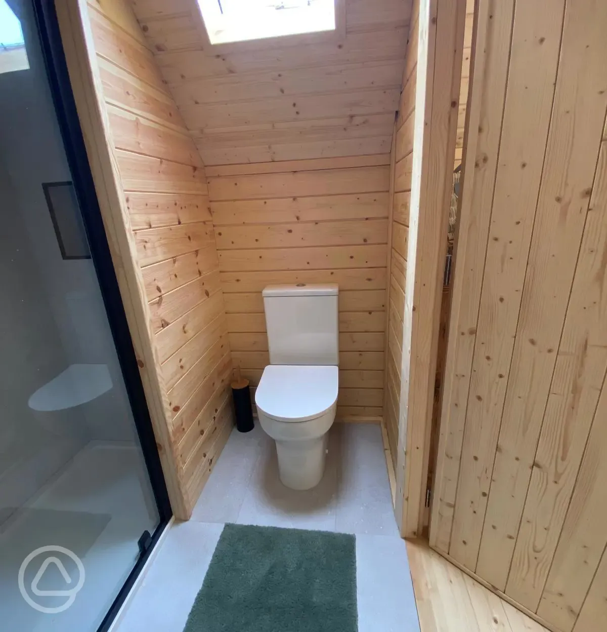 Glamping cabin ensuite bathroom