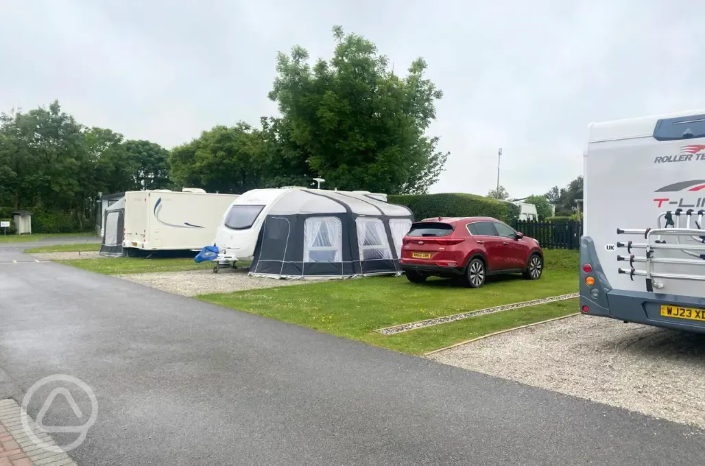 Gravel touring pitches