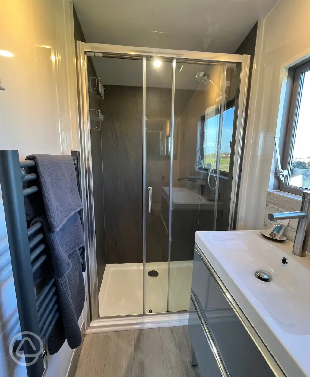 Orchard House glamping cabin ensuite